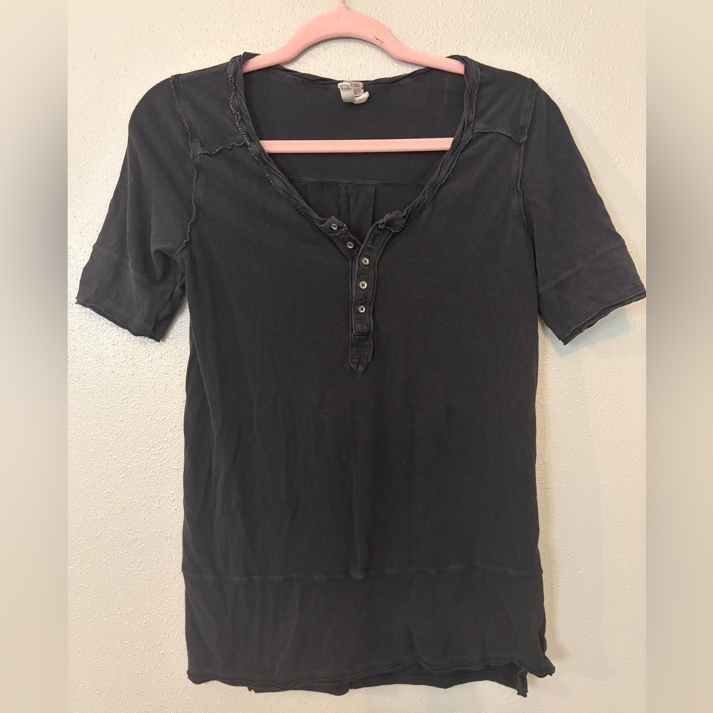 Free people oversized black t shirt with buttons and side slits oversized